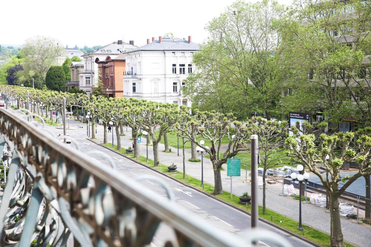 Palais Passy~Design Suite Mit Ausblick Im Zentrum 威斯巴登 外观 照片