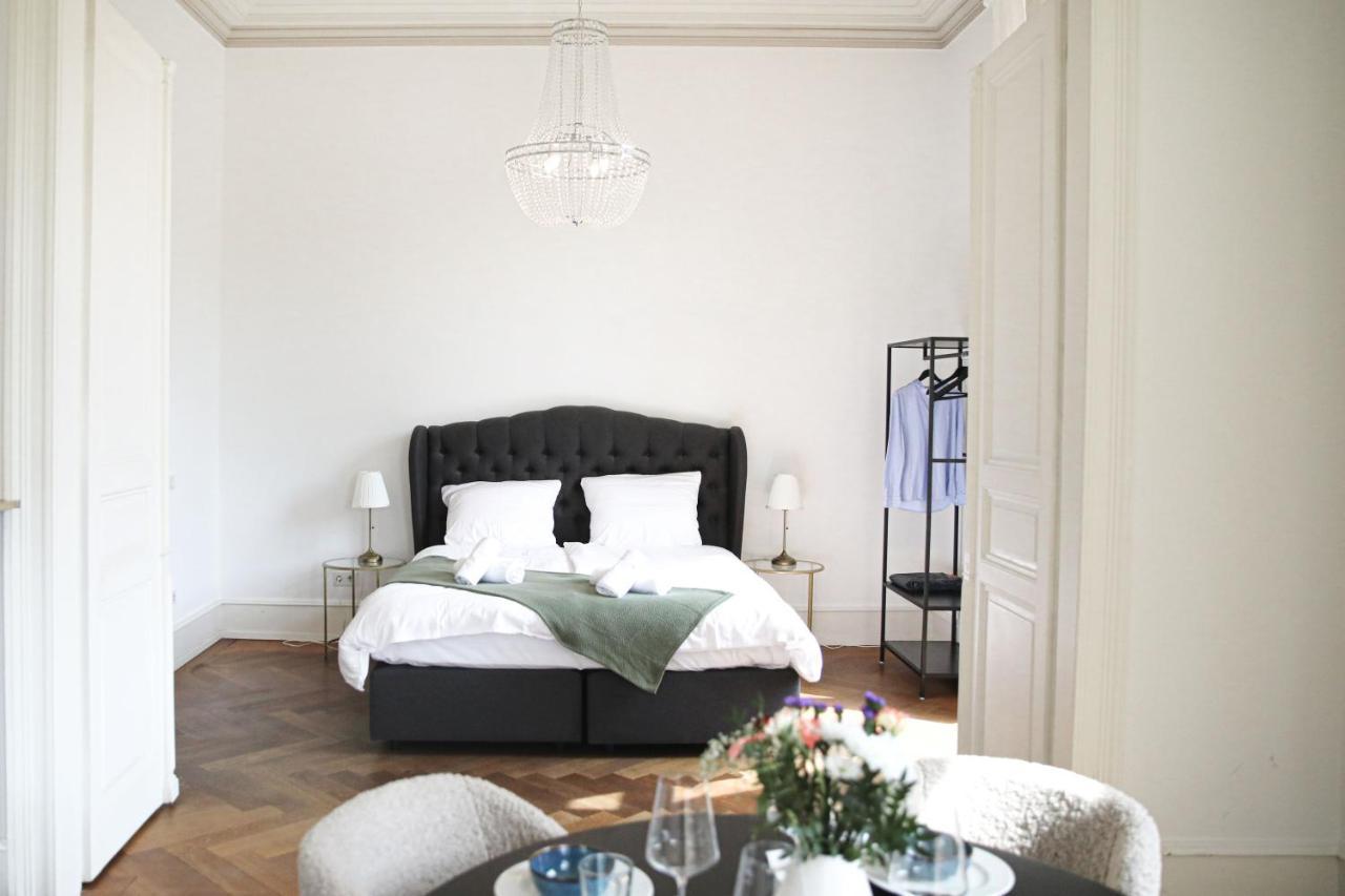 Palais Passy~Design Suite Mit Ausblick Im Zentrum 威斯巴登 外观 照片
